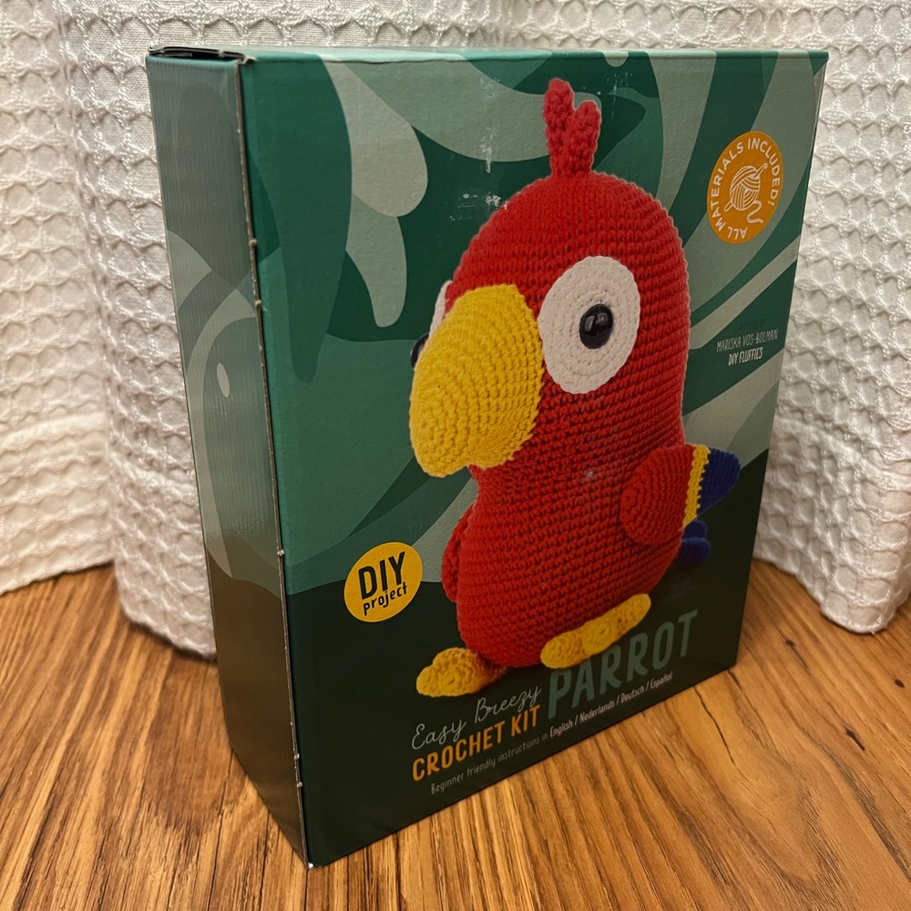 Easy Breezy Crochet Kit Parrot - Picture 6 of 6